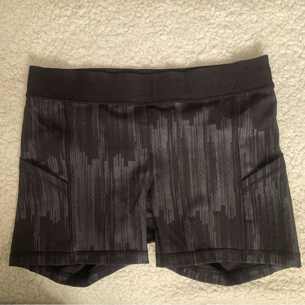 LULULEMON ATHLETIC SHORTS WITH SIDE POCKETS